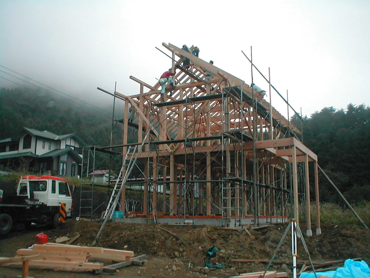 建築途中の河口湖Harvest camp